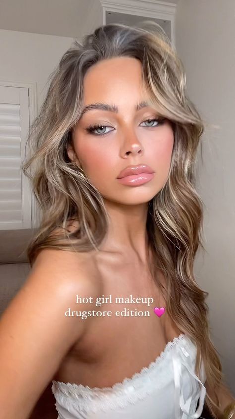 Addison Justis Hair, Adison Justis, Adison Justis Makeup, Madison Beer Updo, Addison Rae Hair Brown, Highlights Madison Beer, Madison Beer Hair Highlights Blonde, Highlights Brown Hair Madison Beer, Balayage Straight Hair