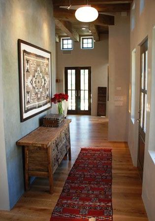 Great hallway Mexican Style Homes, Mexico Decor, Santa Fe Style Homes, Southwest Living, Sea Garden, Adobe Home, Rustic Entryway, Southwestern Home, Adobe House