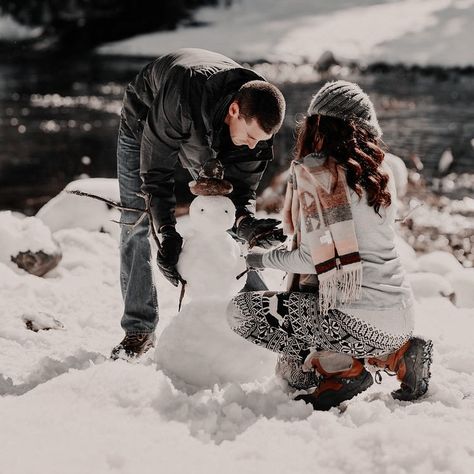 Christmas Winter Aesthetic, Dates Aesthetic, Photos For Couples, Romance Christmas, Merry Kissmas, Christmas Romance, Christina Lauren, Romantic Photos Couples, Aesthetic Winter