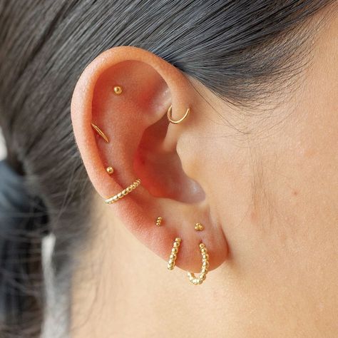 Studs on Instagram: “You and this ‘scape are meant to bead ❣️Pair our new Beaded Cuff with our Medium Beaded Huggies, Ball Studs, Raised Bar Stud, and Mini…” Daith Ear Piercing, Minimalist Ear Piercings, Constellation Piercings, Ear Piercing Ideas, Ear Peircings, Earring Inspo, Ear Piercings Helix, Cool Ear Piercings, Pretty Ear Piercings