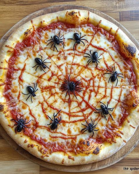 Spider Pizza, Halloween Stuffed Peppers, Halloween Chocolate Chip Cookies, Scary Halloween Cakes, Halloween Finger Foods, Easy Halloween Snacks, Spooky Cake, Halloween Oreos, Halloween Apples