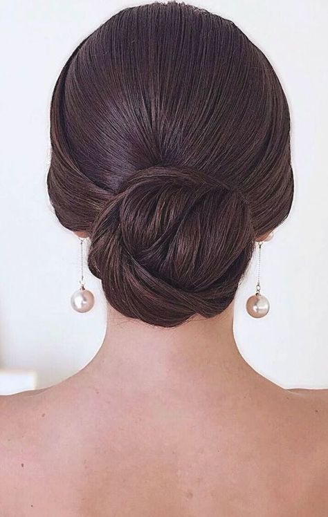 Chignon Hairstyle, Simple Elegant Hairstyles, Low Bun Wedding Hair, Low Bun Updo, Hairstyles Elegant, Updo Wedding, Chignon Hair, Low Bun Hairstyles, Bun Updo