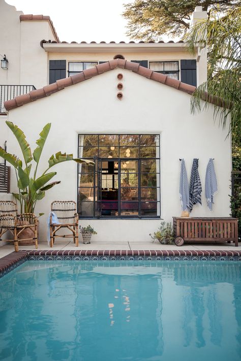 Spanish Pool, Spanish Revival Interior, Modern Spanish Revival, Spanish Inspired Home, Modern Spanish Home, Modern Spanish Style, Spanish Exterior, Mediterranean Homes Exterior, Spanish Bungalow