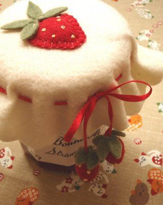 Free Felt Patterns and Tutorials: Free Felt Tutorial > Strawberry Jam Jar Topper Homemade Jam, Felting Tutorials, Felt Patterns, Felt Decorations, Jam Jar, Wool Crafts, Jar Gifts, Strawberry Jam, Felt Ornaments