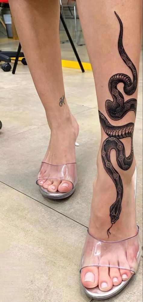 Snake Wrapped Around Leg Tattoo, Wrapped Around Leg Tattoo, Around Leg Tattoo, Snake Ankle Tattoo, Tattoo Bein Frau, Wrap Around Ankle Tattoos, Acab Tattoo, Wrap Around Tattoo, Bauch Tattoos