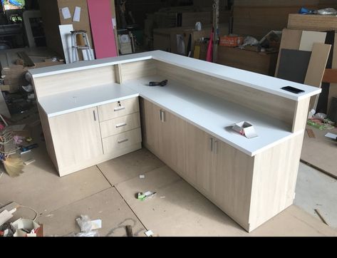 Cashier Counter Design, Cash Counter Design, Shop Counter Design, Furniture Store Design, Home Bar Ideas, Small Office Design Interior, Reception Desk Counter, Bar Counter Design, Display Retail