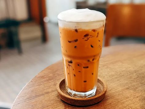 Thai Drinks, Roselle Juice, Thai Tea Recipes, Thai Iced Coffee, Thai Iced Tea, Caffeine In Tea, Thai Milk Tea, Chrysanthemum Tea, Drinks To Try