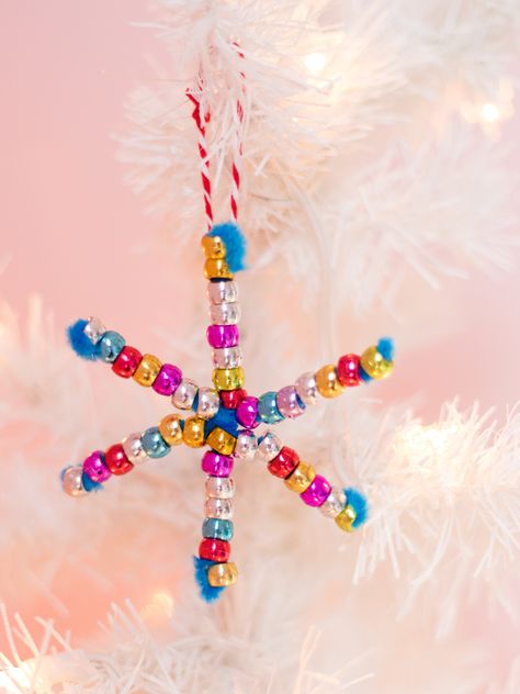 5 Pony Bead Christmas Ornament Ideas | Fun365 Bead And Pipe Cleaner Christmas Crafts, Bead Christmas Ornaments Diy Kids, Pony Bead Christmas Ornaments Diy, Childrens Ornament Craft, Pony Beads Christmas Ornaments, Christmas Craft With Beads, Pony Bead Christmas Tree, Pony Bead Christmas Crafts, Pony Bead Christmas Ornaments