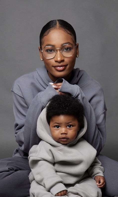 Photoshoot Ideas For Mom And Son, Mother And Son Photoshoot, Mommy Son Pictures, Son Photoshoot, Mommy Daughter Photoshoot, Mother Son Photos, Sibling Photo Shoots, Son Pictures, Son Photo Ideas