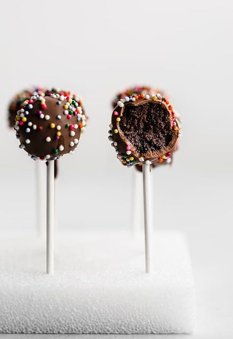 Chocolate cake pops are easy to make! In fact, this recipe goes over how to make them. Cake pops are perfect for birthdays, Easter, baby showers, Valentine's Day, and weddings. Fruit Paste, Cake Pop Recipe Easy, Chocolate Cake From Scratch, Cheesecake Pops, Homemade Chocolate Frosting, Christmas Themed Cake, Cake From Scratch, Chocolate Cake Pops, Baby Shower Cake Pops