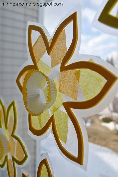 Påskeaktiviteter For Barn, Daffodil Craft, Spring Classroom Door, Spring Toddler Crafts, Daffodil Day, Spring Toddler, Preschool Spring, Spring Classroom, Spring Preschool