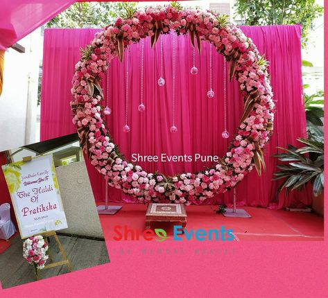 Ring Ceremony Decoration Indian, Saree Ceremony Decoration, Ring Ceremony Stage Decoration, Ring Ceremony Decoration, Mehandi Decoration, Mehendi Decoration, Haldi Decoration Ideas, Haldi Ceremony Decorations, Indian Wedding Stage