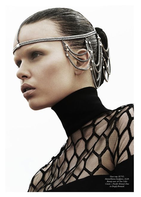 MARLEEN GAASBEEK IS A DESERT QUEEN FOR SIMON UPTON IN HARPER’S BAZAAR AUSTRALIA APRIL 2013 Cyberpunk Hair, Tron Legacy, Sci Fi Fashion, Futuristic Style, Cyberpunk Fashion, Futuristic Fashion, Harper’s Bazaar, Future Fashion, Wearable Technology