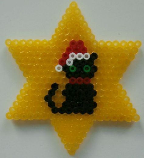 Perler Bead Ornaments Pattern, Cat Perler Beads, Jul Perler, Perler Christmas, Hama Beads Christmas, Xmas Decorations Diy, Christmas Perler Beads, Pony Bead Projects, Modele Pixel Art