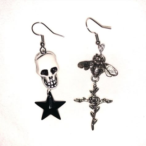 Jewelry Accessories Ideas, Funky Jewelry, Piercing Tattoo, Gothic Jewelry, Dream Jewelry, Jewelry Inspo, Pretty Jewellery, Ear Jewelry, Tokyo Revengers