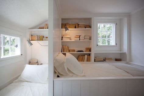 19 Fascinating Alcove Bed Designs To Use Every Inch Of Your Small Home Alcove Bed, Design Ložnic, Sleeping Nook, Bed Nook, Built In Bed, Attic Bedrooms, Shared Bedroom, Small Bedroom Designs, Shared Room