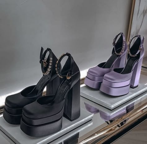 Lavender Heels, Versace Heels, Heels Aesthetic, Fashion Shoes Heels, Cute Shoes Heels, Types Of Heels, Fancy Shoes, Cute Heels, Shoe Inspo