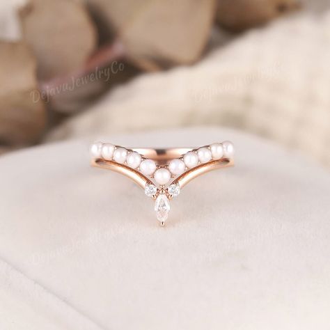 Unique 2pcs Pearl Wedding Ring Rose Gold Curved Wedding Band - Etsy Finland Pearl Ring Designs Unique, Pearl Wedding Ring Set, Gold Curved Wedding Band, Pearl Ring Design, Wedding Ring Rose Gold, Pearl Wedding Ring, Matching Ring, Wedding Rings Rose Gold, Curved Wedding Band