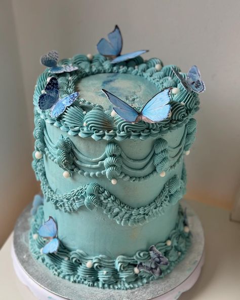 Fairytale blue 18th birthday cake for the cutest @thaonhinina 🤍🦋 Double chocolate cake 🤍🤍 Blue 18th Birthday Cake, Fairytale Birthday Cake, Blue 18th Birthday, Fairy Garden Ideas Enchanted Forest, Fairytale Cake, Enchanted Forest Birthday, Fairytale Birthday, Double Chocolate Cake, Forest Birthday