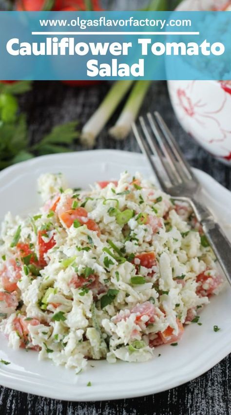 This creamy cauliflower salad with tomatoes and fresh herbs is so crunchy, fresh and delicious. Raw Cauliflower Salad, Tomato Salad Dressing, Salad With Tomatoes, Raw Cauliflower, Fluffy Mashed Potatoes, Easy Cauliflower, Creamy Dressing, Creamy Cauliflower, Cauliflower Salad