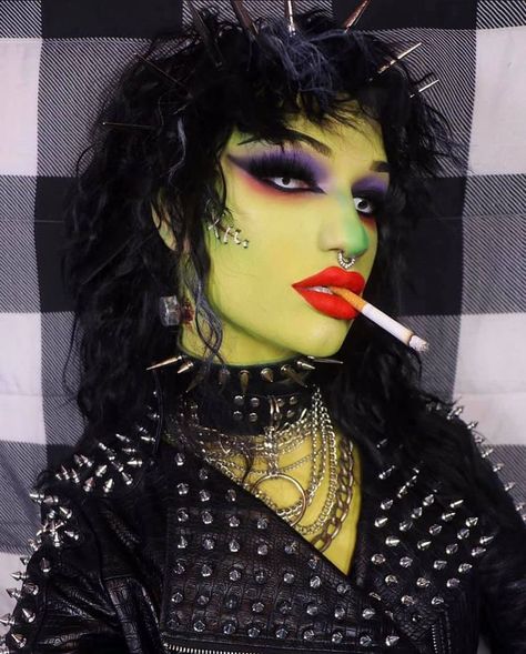 Elvira Makeup, Black Goth Makeup, Makeup Halloween Costume, Frankenstein Makeup, Alt Fashion Aesthetic, Makeup Y2k, Alt Hair, Rock Makeup, Monster Makeup