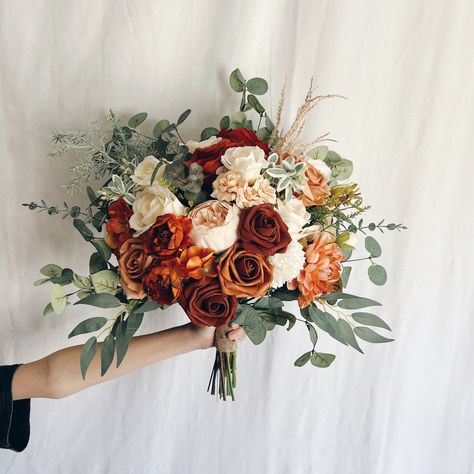 Orange Wedding Bouquet, Rusting Wedding, Orange Bouquets, Burnt Orange Weddings, Bridal Bouquet Fall, Silk Wedding Bouquets, Green Bouquet, Fall Wedding Bouquets, Fall Wedding Flowers