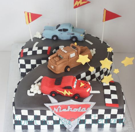 use a number 3 as a race track for Addie Number 2 Cakes, Race Track Cake, Pastel Rainbow Cake, Mcqueen Cake, Race Car Cakes, 2nd Birthday Party For Boys, Cars Birthday Cake, 2 Birthday Cake, Car Cake