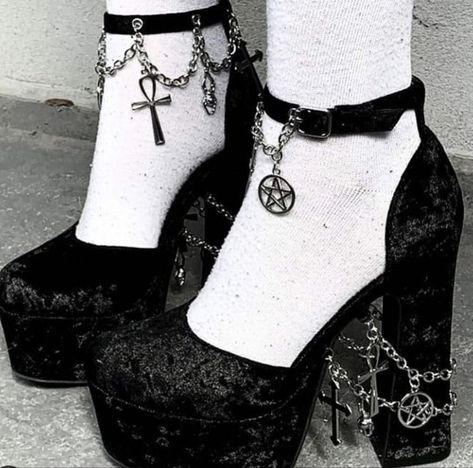 Badgirl Aesthetics, Gothic Platforms, Gothic Heels, Goth Heels, Gothic Prom Dress, Goth Platforms, Goth Outfit Ideas, Tumblr Grunge, Goth Shoes