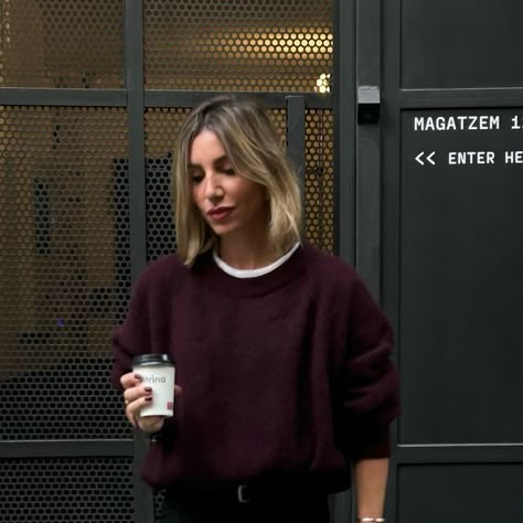 Julie Lellouche on Instagram: "OK for a comfy & oversized jumper but in a chic way: this is how I styled my burgundy pieces this week 🍒yes or no? save for inspo. Links in story & highlight “October” on my profile." Burgundy Pullover Outfit, Burgundy Jumper Outfit, Plum Sweater Outfit, Maroon Sweater Outfit, Burgundy Sweater Outfit, Pullover Sweaters Outfits, Burgundy Jumper, Plum Sweater, Pullovers Outfit