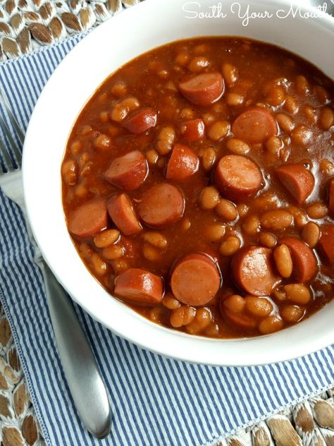 Franks & Beans Beans And Weenies, Hot Dogs And Beans, Beanie Weenies, South Your Mouth, Bbq Baked Beans, Cowboy Beans, Pork N Beans, Baked Bean Recipes, Best Slow Cooker