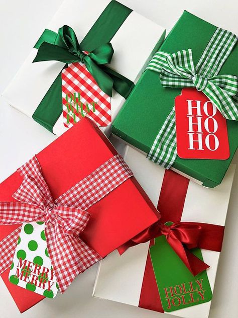 Christmas Present Wrap, Christmas Gift Wrapping Diy, Christmas Gift Wrapping Ideas, Holiday Party Inspiration, Christmas Present Ideas, Christmas Things To Do, Wrapped Gifts, Gift Wrapping Techniques, Gift Wrapping Ideas