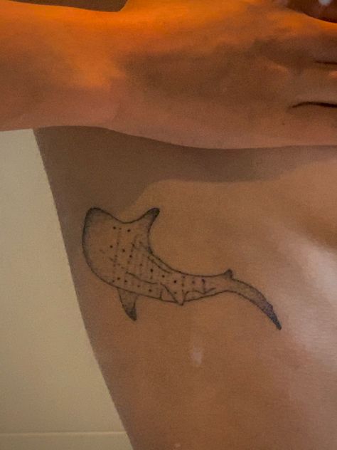 Shark Tattoo Minimalist, Tattoos Weird, Tattoos Shark, Tattoo Whale, Whale Shark Tattoo, Beachy Tattoos, Hip Tattoos, Lighthouse Tattoo, Sea Tattoo