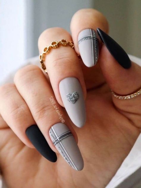 Grey Black And Silver Nails, Grey Fall Nails Designs, Gray Black Nails, Grey Plaid Nails, Black And Gray Nail Designs, Cute Grey Nails, Winter Nails Gray, Winter Nails Grey, Grey Nails With Design