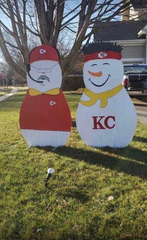 Kc Chiefs Decorations, Chiefs Decorations Diy, Kansas City Chiefs Crafts Diy, Diy Kansas City Chiefs Decor, Chiefs Ornaments, Chiefs Decorations, Chiefs Christmas Tree, Chiefs Decor, Chiefs Sign