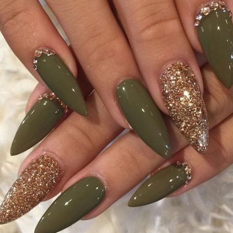 Gold Stiletto Nails, Coffin Nails Matte, Sharp Nails, Green Nail Art, Stiletto Nail Art, Pointed Nails, Studded Nails, Stiletto Nails Designs, Valley Road