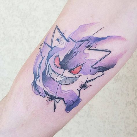 Pikachu Tattoo Design, Gengar Tattoo, Tattoo Perna, Pikachu Tattoo, Hunter Tattoo, Cool Shoulder Tattoos, World Famous Tattoo Ink, Mens Shoulder Tattoo, Famous Tattoos