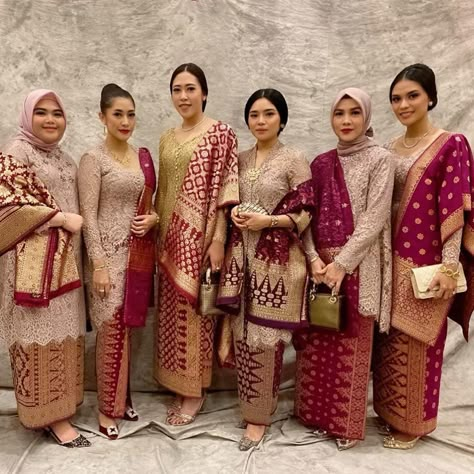 Songket Palembang Kebaya, Kebaya Songket Wedding, Kain Songket Style, Kain Songket Kebaya, Songket Dress Modern, Bridesmaid Songket, Kain Songket Palembang, Songket Dress, Kebaya Songket