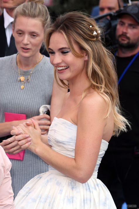 Lily James Hairstyle, Victoria Fuller Hair, Half Up Straight Hairstyles Weddings, Easy Curled Ponytail Hairstyles, Fairytale Prom Hair, Half Up Half Down Hair Front Pieces Out, Wedding Hair Curtain Bangs, Bridesmaids Hair Down, Volume Wedding Hair