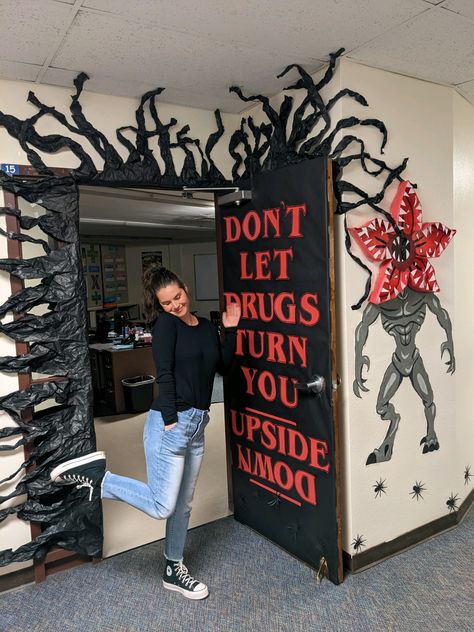 College Door Decorations Contest, Stranger Things Door, Scary Halloween Door Decorations, Halloween Door Decorations Classroom, Door Decorations College, Halloween Classroom Door, Door Decorations Classroom Christmas, Halloween Front Door Decorations, Ra Boards