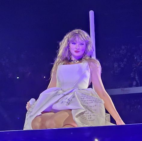 Taylor swift eras tour Taylor Swift Icon, Estilo Taylor Swift, Taylor Swift Cute, All About Taylor Swift, Swift Photo, Taylor Swift Funny, Taylor Swift Videos, Swift 3, Taylor Swift Album