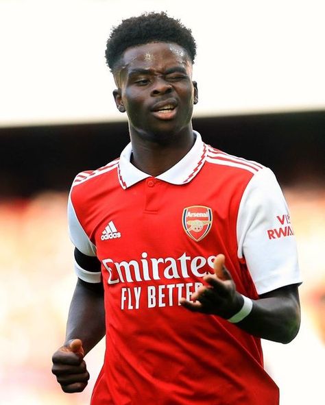 VERSUS on Instagram: "Bukayo Saka is HIM. Should print Himmy Neutron on the back of his shirt the way this boy is genius. We’re witnessing the growth of a top tier player. Make that 12G and 10A in the PL this season after another exhibition against Crystal Palace. The first player to reach double figures in both categories in the Barclays for 22/23. Only one of two players to do it in Europe’s top five leagues. 22 goal contributions deposited and Gooners will be hoping they cash out with a first Bukayo Saka Haircut, Bukayo Saka, England National Team, Football Players Images, Football Boyfriend, Soccer Goal, This Boy, Football Memes, Football Poster