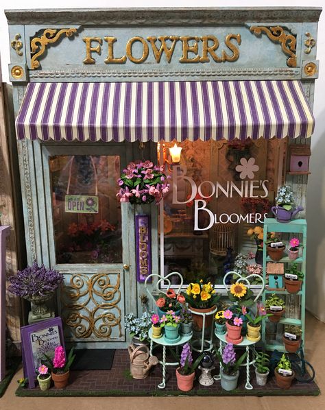 My Miniature Madness: Five Years In The Making... Chimney Pots, Kit Bashing, Dolls House Shop, Dollhouse Tutorials, Mini Flowers, Mini Doll House, Doll House Crafts, Shadow Box Art, Florist Shop