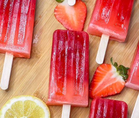 Strawberry Lemonade Popsicles scream summer! They are flavorful and refreshing and a cinch to make. Lemonade Popsicles, Popsicle Molds, Strawberry Puree, Fruit Drinks, Strawberry Lemonade, Popsicle Sticks, Summer Treats, Popsicles, Vegan Gluten Free