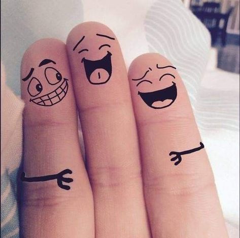 Friend Finger Tattoos, Best Friend Finger Tattoos, Funny Fingers, Funny Best Friend, Bestie Tattoo, Finger Art, Funny Pictures For Kids, Friend Pictures Poses, Photographie Portrait Inspiration