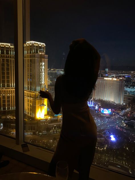 21st Birthday Vegas, Las Vegas Girls, Vegas Clubs, Los Vegas, Los Angeles Aesthetic, Camorra Chronicles, Vegas Birthday, Vegas Night, Las Vegas Resorts