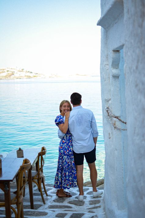 Greece Photo Ideas Couple, Couples In Greece, Mykonos Couple, Greece Honeymoon, Honeymoon Photos, Birthday Card Craft, Honeymoons, Couple Photoshoot, Shoot Ideas