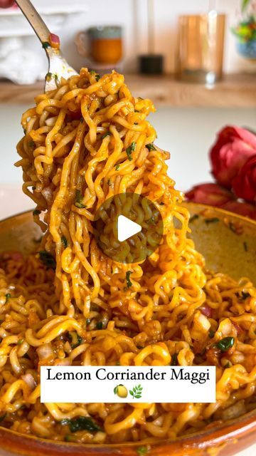 Lemon Maggi Recipes, Chinese Maggi Recipes, Garlic Maggi Recipes, Simple Maggie Recipe, How To Make Maggi, Maggi Recipes Indian, Spicy Maggi Recipes, Maggi Noodles Recipes, Maggie Recipes Indian