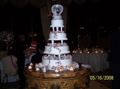 2000s Wedding, Dreamcore Aesthetic, Period Piece, 2000s Nostalgia, Liminal Spaces, American Wedding, Wedding Aesthetic, Canon Powershot, Birthday Party Cake