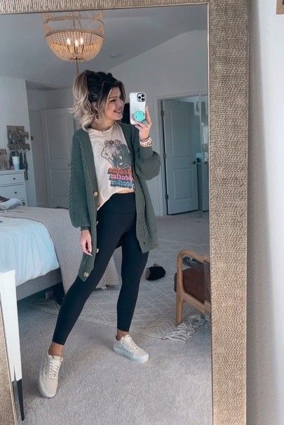 Fall Looks With Leggings, Rbt Work Outfit Summer, Comfy Casual Teacher Outfits, Nanny Outfit Ideas Casual, Rbt Outfit Ideas, Rbt Work Outfit, Black Leggings Outfit Summer, Leggings Work Outfit, Leggings Outfit Spring