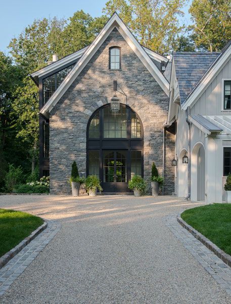 Beautiful Driveways, Pintura Exterior, Modern Farmhouse Exterior, Exterior Stone, Modern Barn, Farmhouse Exterior, Exterior Paint Colors, Stone House, Exterior House Colors